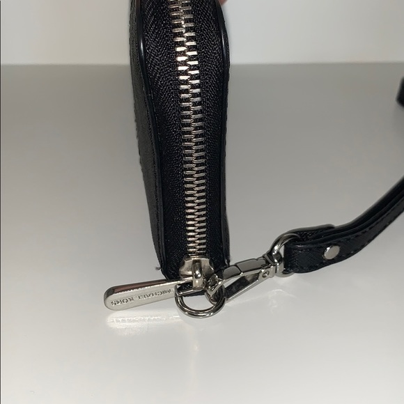 Michael Kors Wrislet - Picture 2 of 5
